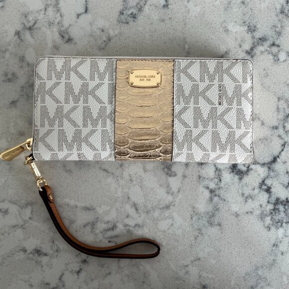 New Without Tags Michael Kors Wristlet - Picture 1 of 6